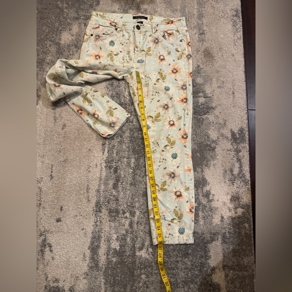 Roz&Ali Missy Floral Women's Jeans - Picture 4 of 5